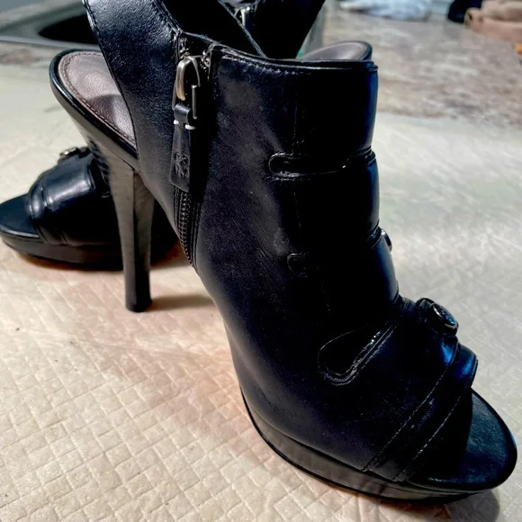 Coach Side Zipper 4” Heels Size 8 - Picture 2 of 8